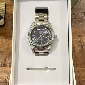Silver and Blue Men's Watch day & date displayed on face. Brand New never used.